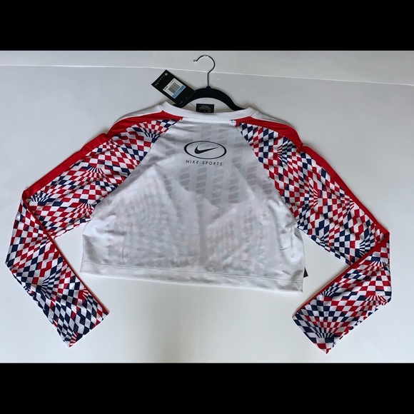 New Nike crop top - Picture 2 of 2